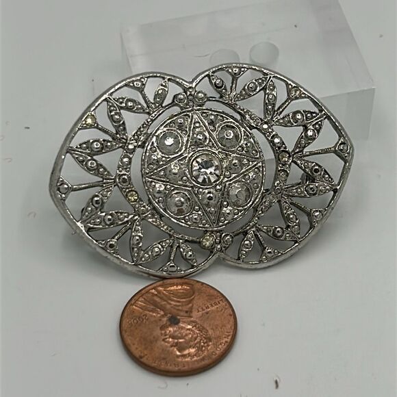 Vintage Silver Tone Brooch with Filigree Pattern and Rhinestone - Picture 3 of 3